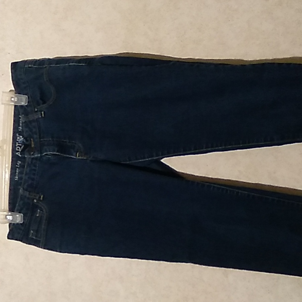 APT 9 SKINNY LEG. Size 8 jeans